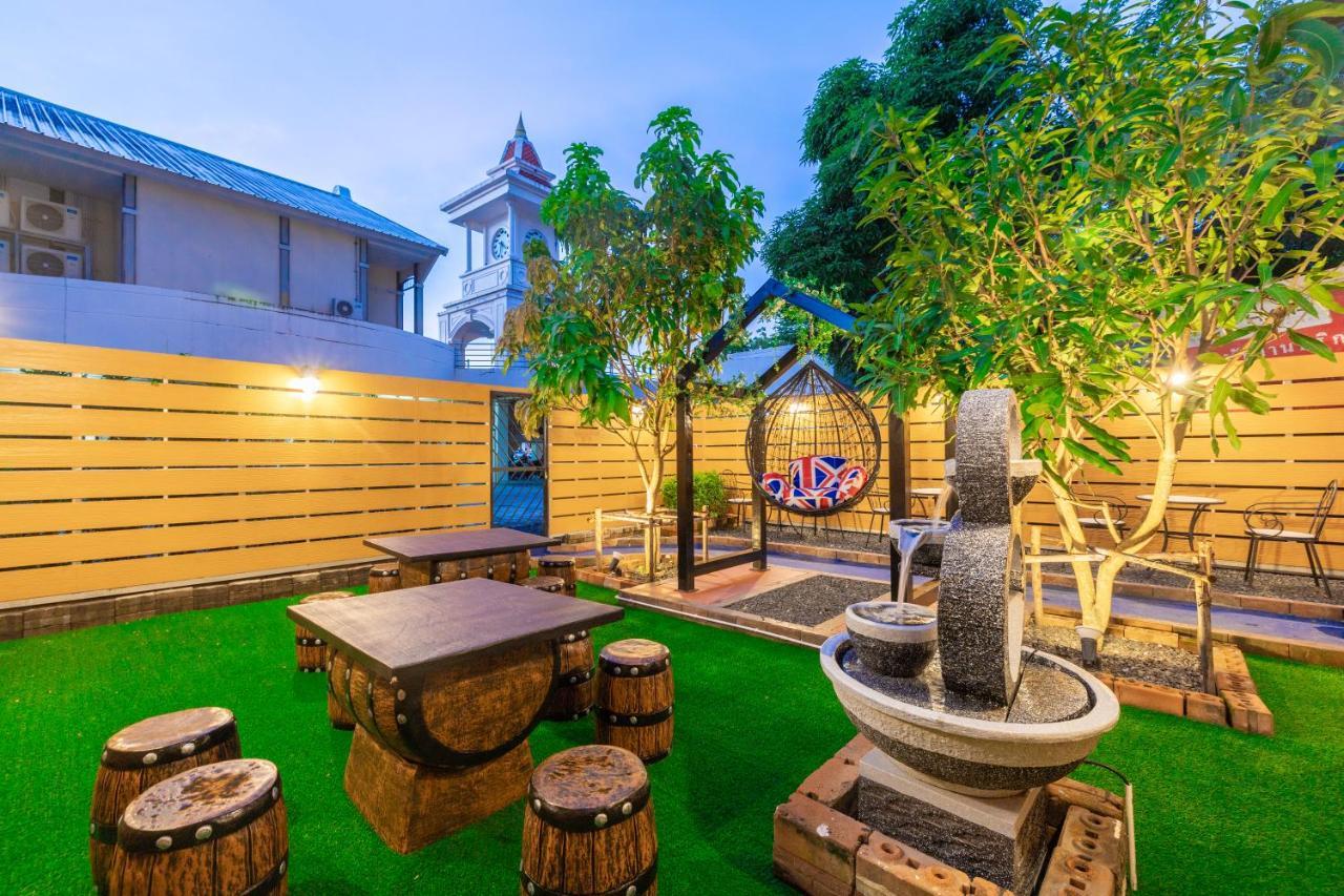 Ostello Marco Polo Phuket Poshtel & Bistro Esterno foto